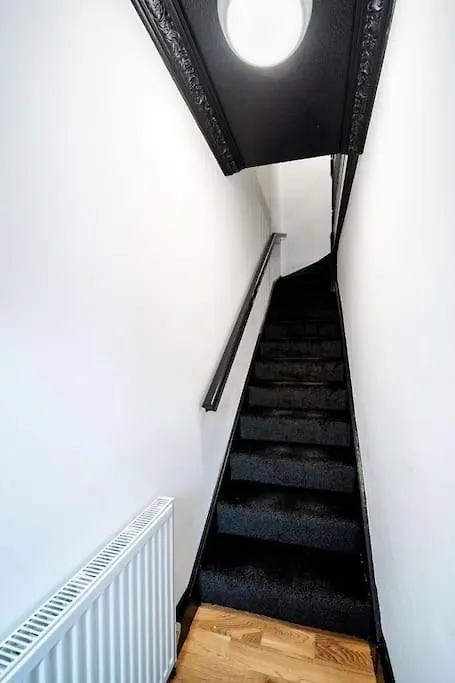 Dawlish House - Newly Refurbished Gem Apartment Leeds