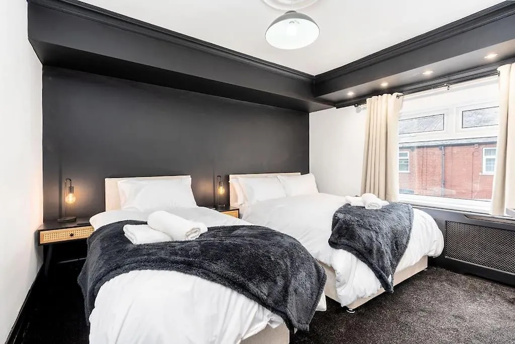 Dawlish House - Newly Refurbished Gem Apartment Leeds  Leeds (West Yorkshire)