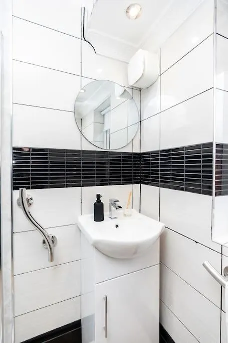 Dawlish House - Newly Refurbished Gem Apartment Leeds  0*, Leeds (West Yorkshire) United Kingdom