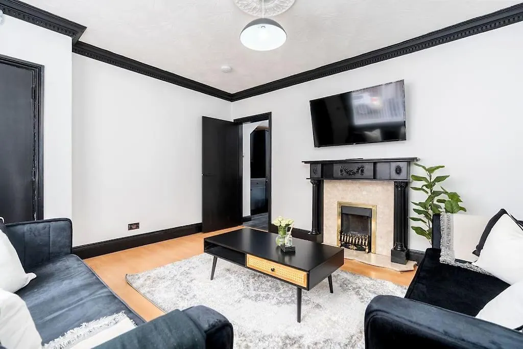 Dawlish House - Newly Refurbished Gem Apartment Leeds