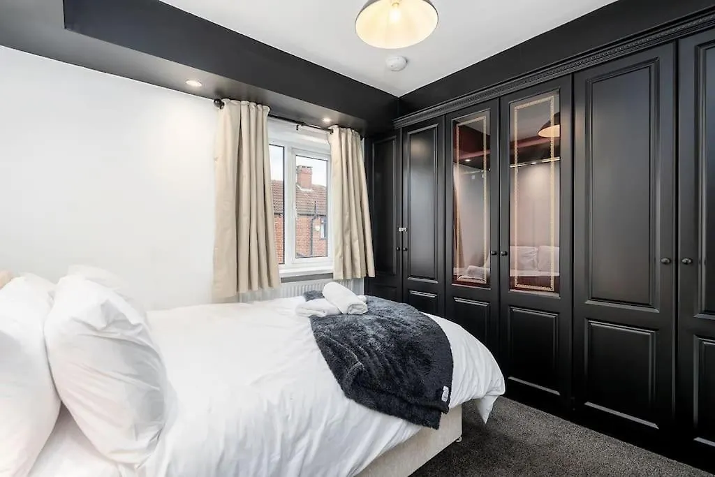 Dawlish House - Newly Refurbished Gem Apartment Leeds  0*, Leeds (West Yorkshire) United Kingdom