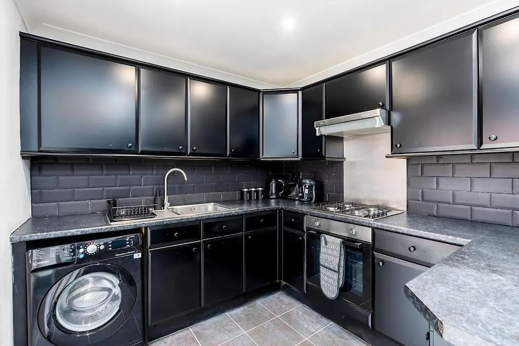 Dawlish House - Newly Refurbished Gem Apartment Leeds