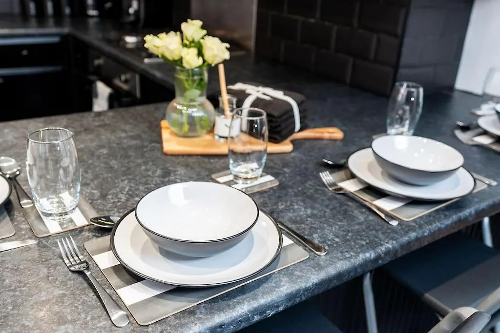 Dawlish House - Newly Refurbished Gem Apartment Leeds